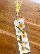 Charger l&#39;image dans la galerie, Orange, Yellow, Baby Pink Botanical Pressed Flower Bookmark
