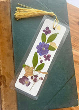 Charger l&#39;image dans la galerie, Dark Purple Botanical Pressed Flower Bookmark
