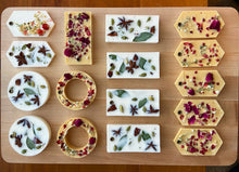 Load image into Gallery viewer, Rectangle Soy Wax Melts | Custom Set | CHOOSE YOUR SCENT | Dried Flowers | Wedding/Party Favors | Natural Soy Wax Freshener | Potpourri
