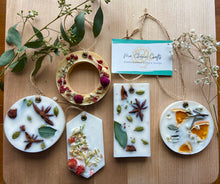 Load image into Gallery viewer, Rectangle Soy Wax Melts | Custom Set | CHOOSE YOUR SCENT | Dried Flowers | Wedding/Party Favors | Natural Soy Wax Freshener | Potpourri
