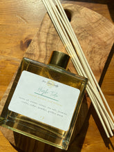 Charger l&#39;image dans la galerie, SPRING COLLECTION | Reed Diffuser | 7 oz. Gold Square Jar| Flameless Aromatherapy | Home Fragrance | Rattan Reed Diffuser | Ma Cherie Crafts
