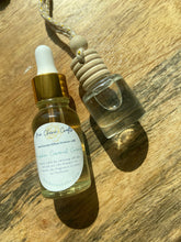 Charger l&#39;image dans la galerie, Golden Honeysuckle Car Freshener | Wooden Aromatherapy Diffuser

