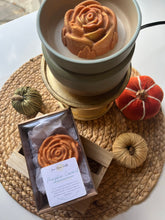 Load image into Gallery viewer, Orange Rose Soy Wax Melt | PUMPKIN CARAMEL | Fall Collection
