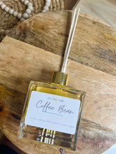 Charger l&#39;image dans la galerie, COZY COLLECTION | Reed Diffuser | 7 oz. Gold Square Jar | Flameless Aroma | Home Fragrance | Rattan Reed Diffuser | Ma Cherie Crafts
